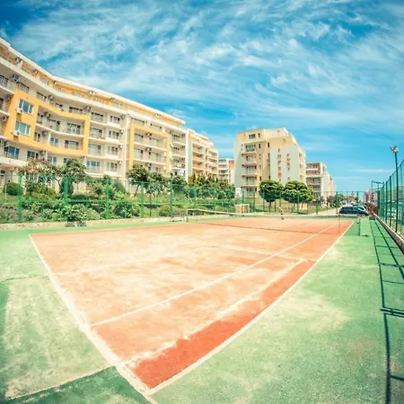 Sea View - Beachfront Apartment, 10 Pools & Free Parking Apartament *