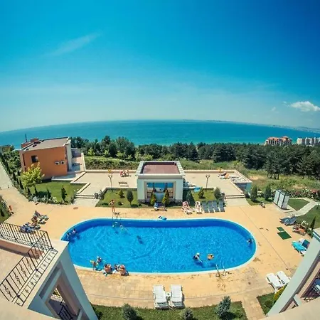 Apartament Sea View - Beachfront Apartment, 10 Pools & Free Parking