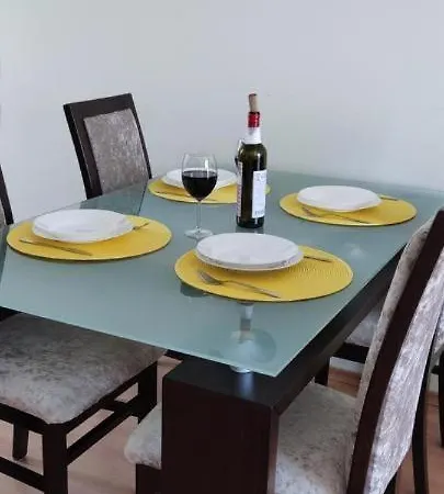 Sea View - Beachfront Apartment, 10 Pools & Free Parking Apartament