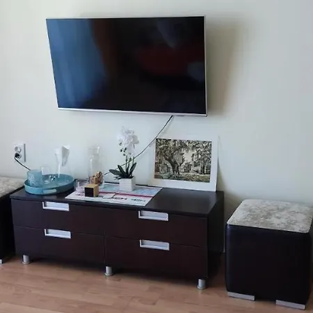 Sea View - Beachfront Apartment, 10 Pools & Free Parking * Święty Włas