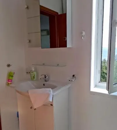 Sea View - Beachfront Apartment, 10 Pools & Free Parking Apartament *