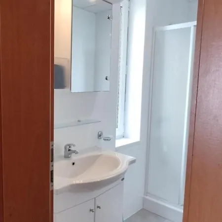 Sea View - Beachfront Apartment, 10 Pools & Free Parking Apartament